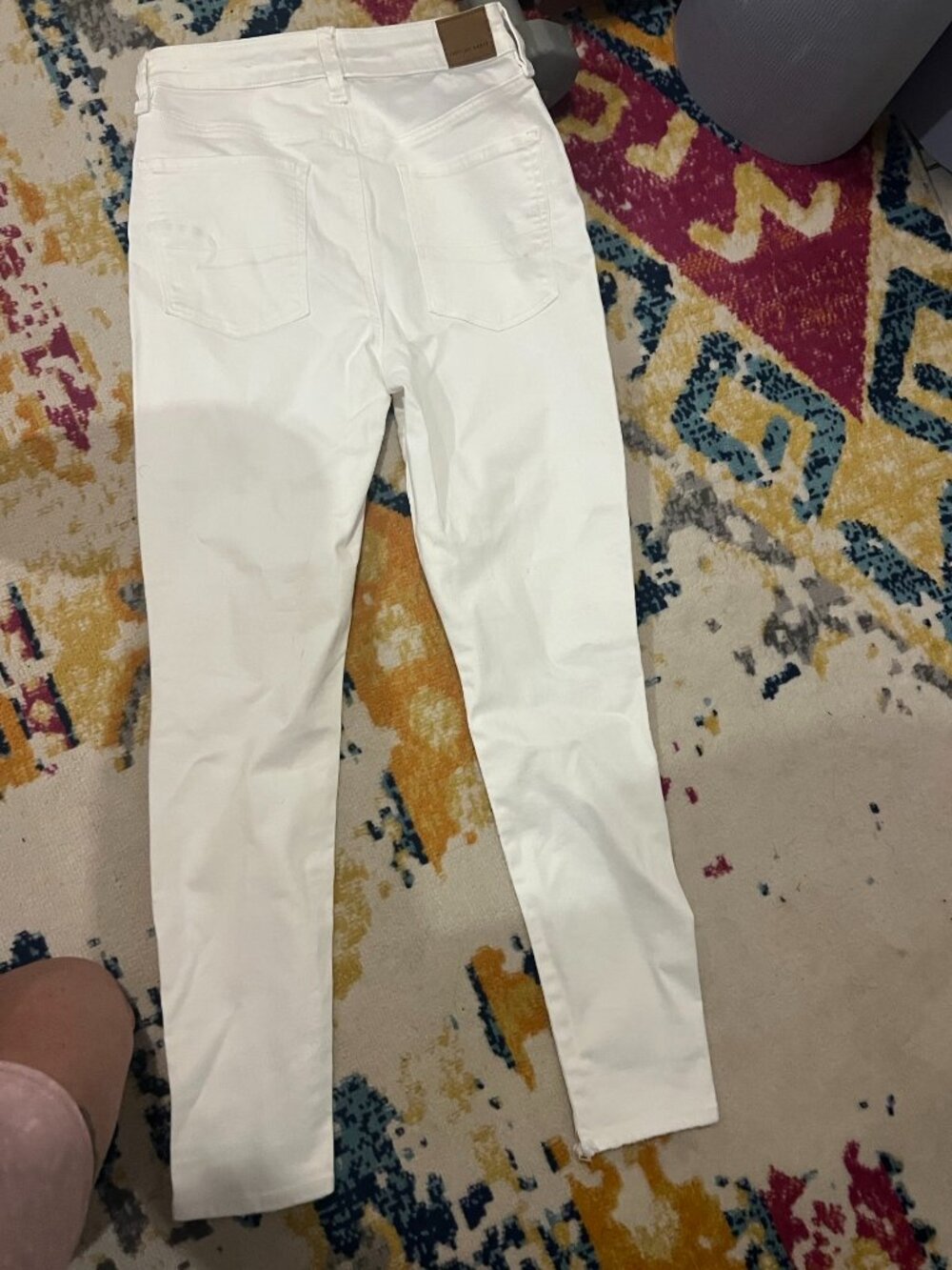 American Eagle White Super Stretch Ripped Knee Skinny Jeans - Picture 4 of 5